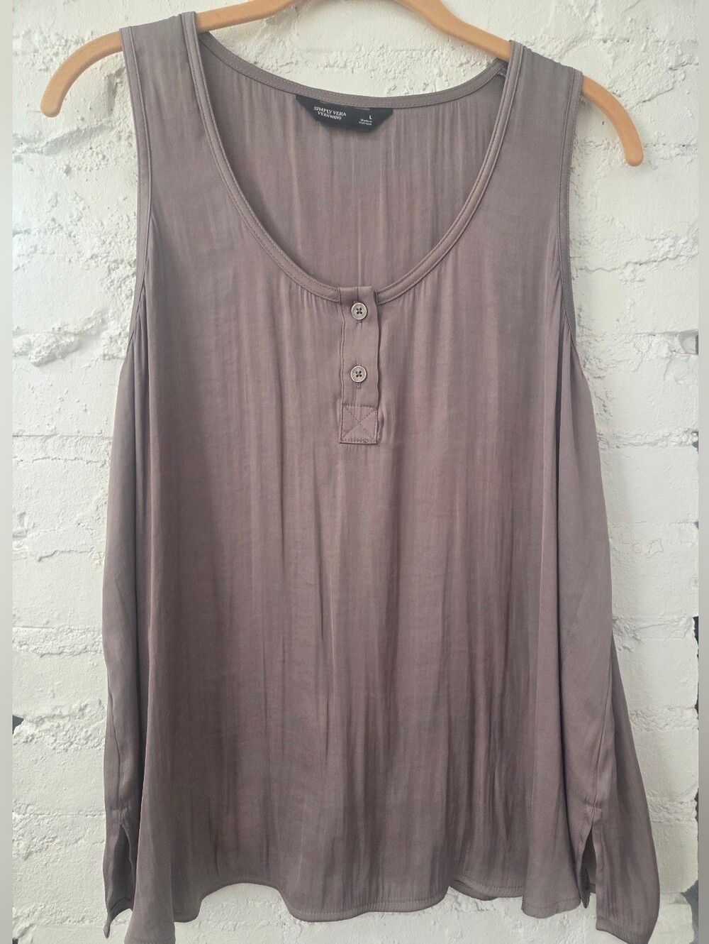 Simply Vera Vera Wang Taupe Scoop Neck Button Tank